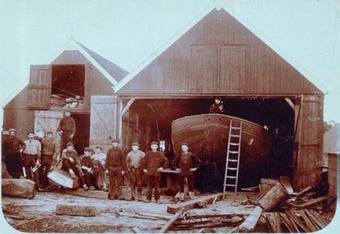 Photo of the Wildschut boatyard in Gaastmeer, Friesland around the time Nieuwe Zorg was built in 1908.